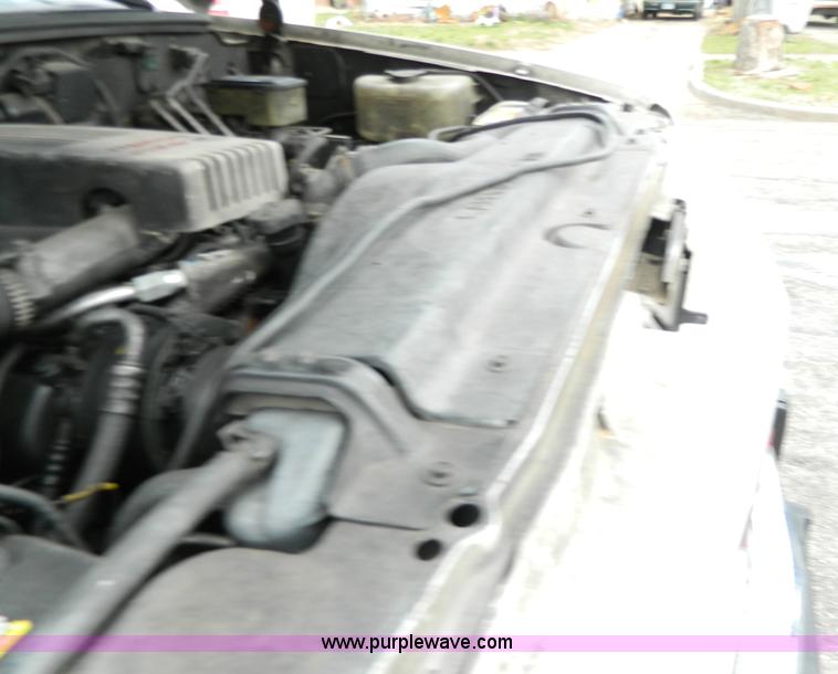 image for item G7824 1994 GMC Sierra 3500 pickup truck