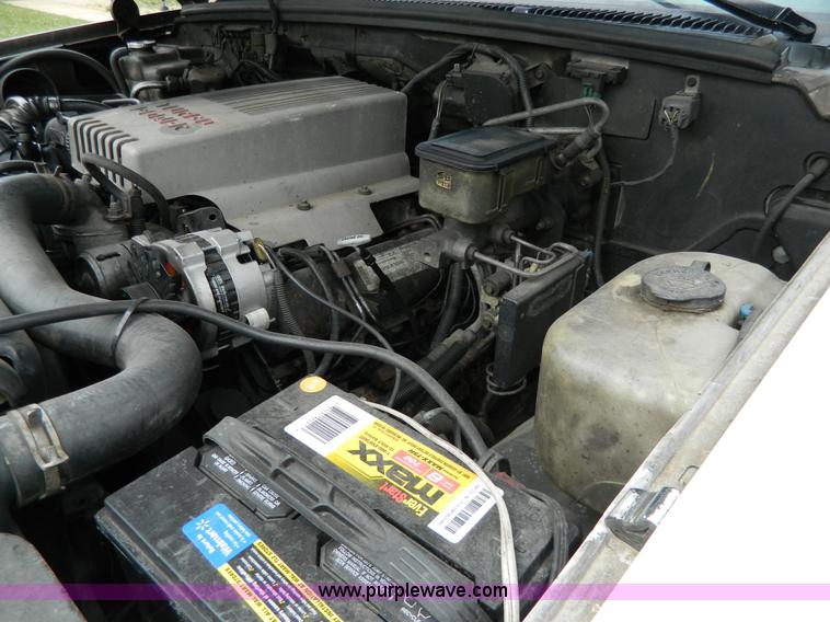 image for item G7824 1994 GMC Sierra 3500 pickup truck