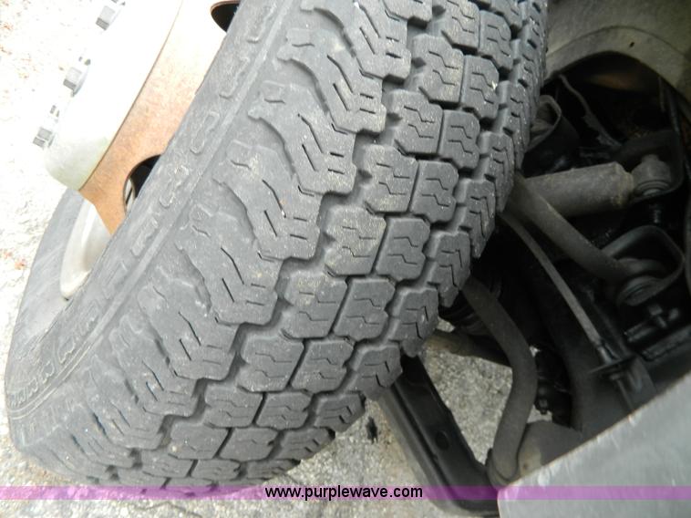 image for item G7824 1994 GMC Sierra 3500 pickup truck