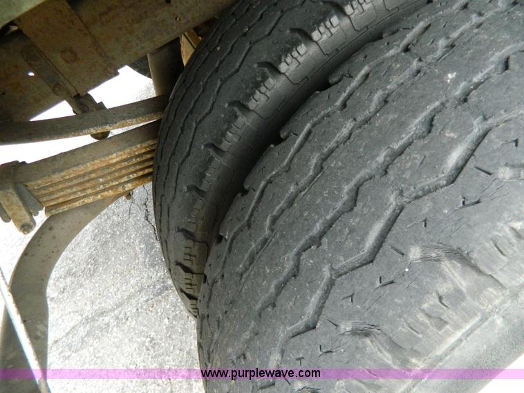 image for item G7824 1994 GMC Sierra 3500 pickup truck