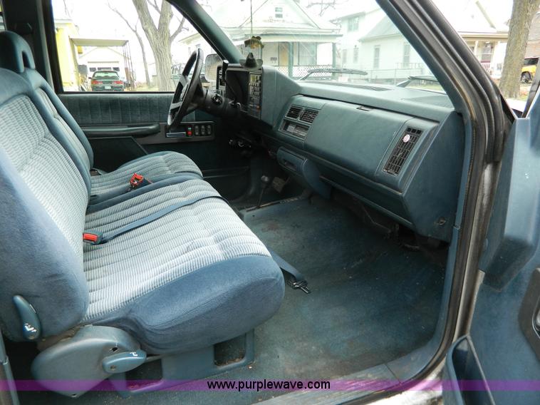 image for item G7824 1994 GMC Sierra 3500 pickup truck