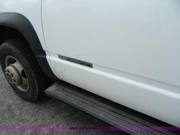 image for item G7824 1994 GMC Sierra 3500 pickup truck