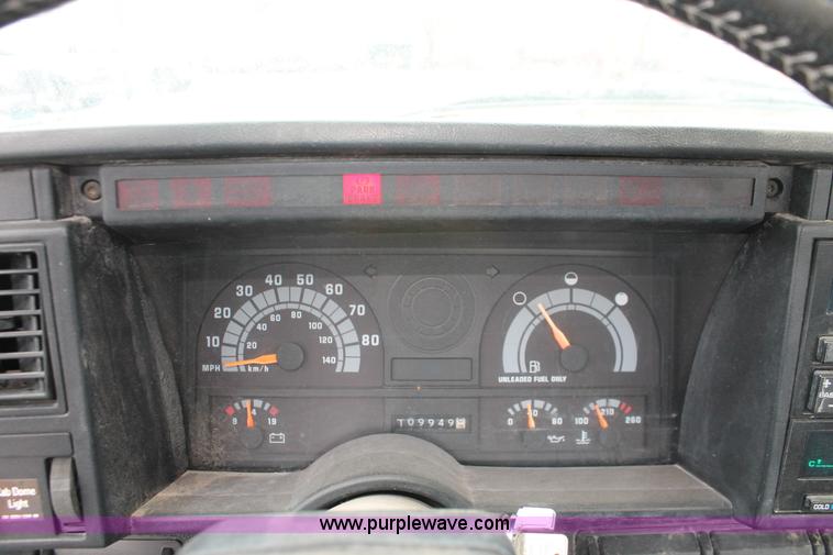 image for item H3700 1991 GMC TopKick dump truck