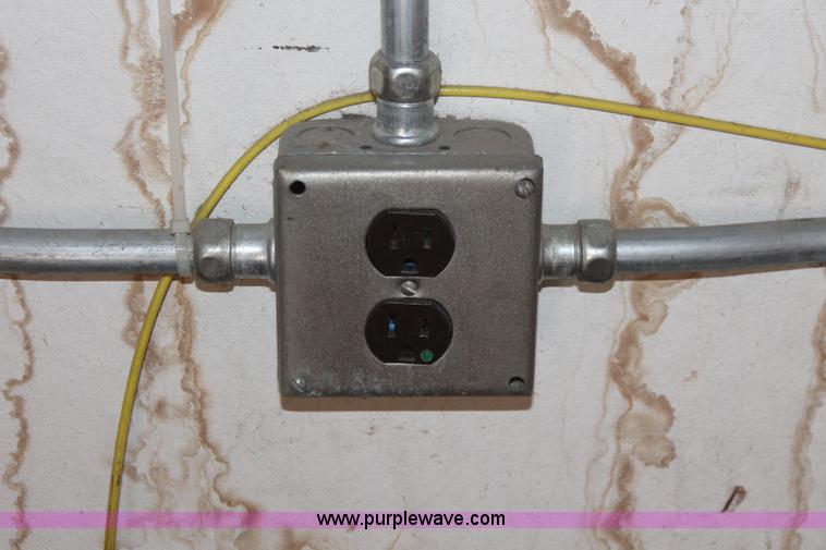 image for item H3739 24' x 12' x 8' skid-mounted module unit