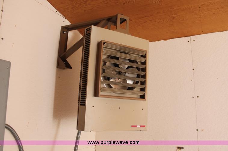 image for item H3739 24' x 12' x 8' skid-mounted module unit