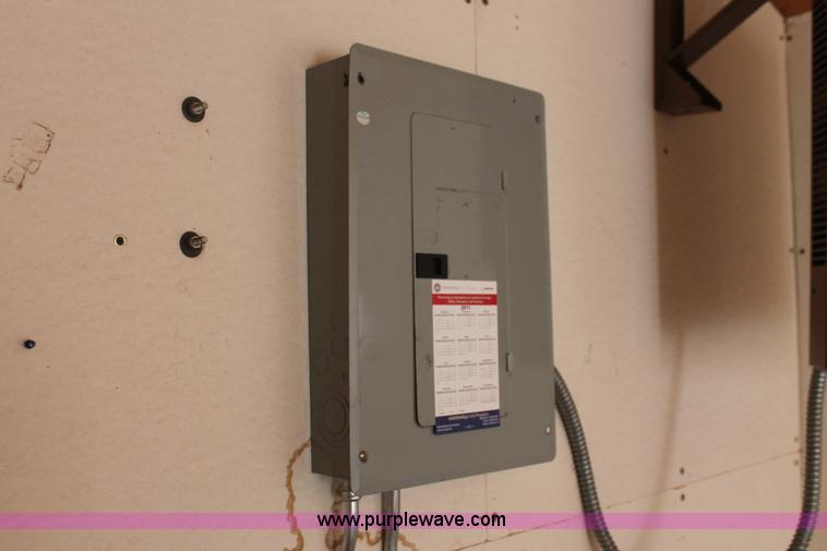 image for item H3739 24' x 12' x 8' skid-mounted module unit