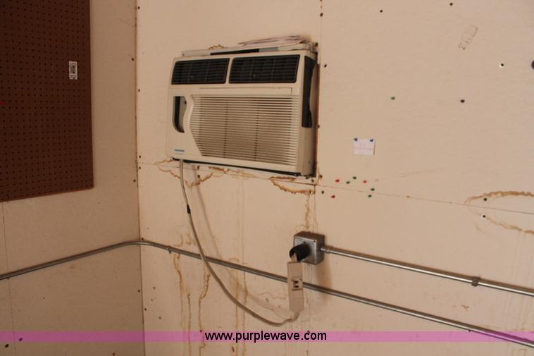 image for item H3739 24' x 12' x 8' skid-mounted module unit