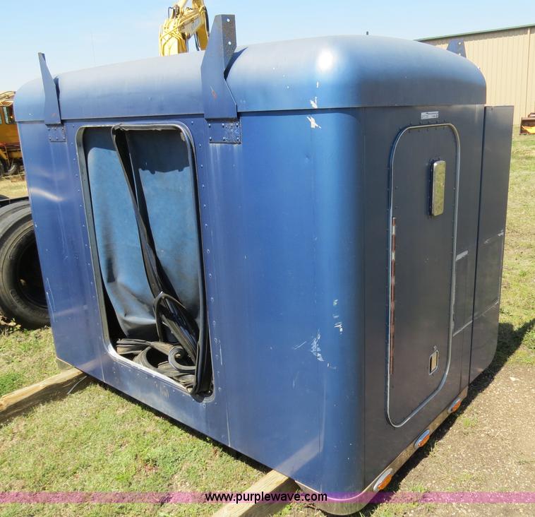 image for item S9580 Semi truck 48" sleeper