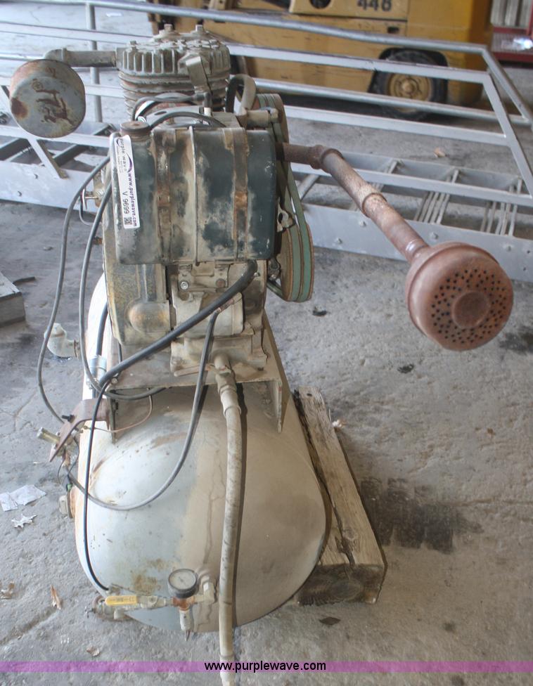 image for item V9699 Air compressor