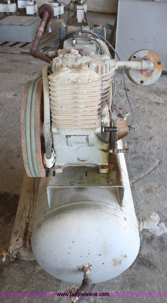 image for item V9699 Air compressor