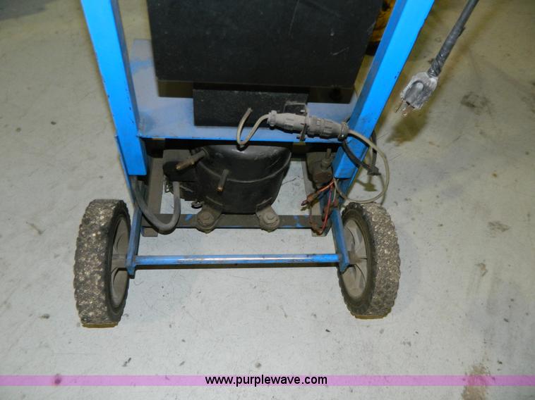 image for item W9059 AC Econo charge machine