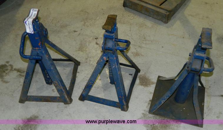 image for item W9060 (3) jack stands