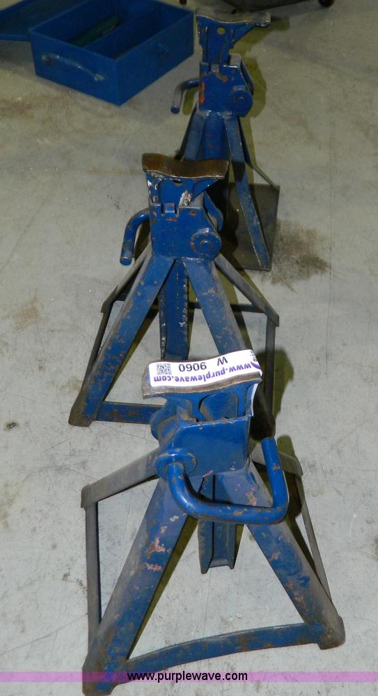 image for item W9060 (3) jack stands