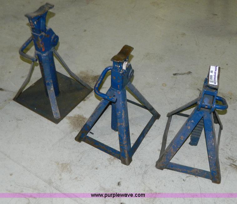 image for item W9060 (3) jack stands
