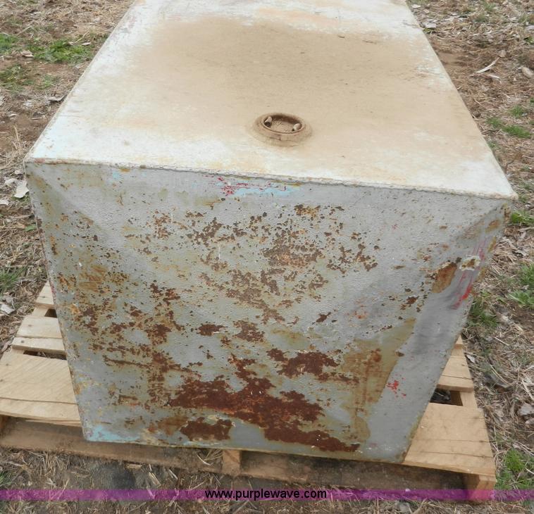 image for item X9592 100 gallon fuel tank
