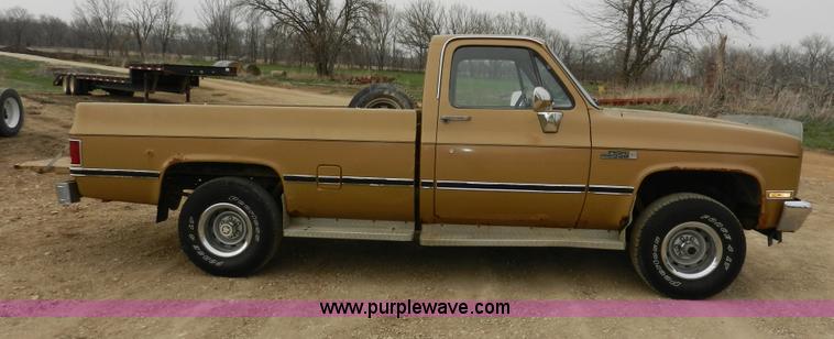 image for item X9594 1985 GMC 1500 High Sierra pickup truck