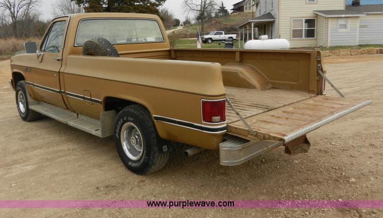 image for item X9594 1985 GMC 1500 High Sierra pickup truck