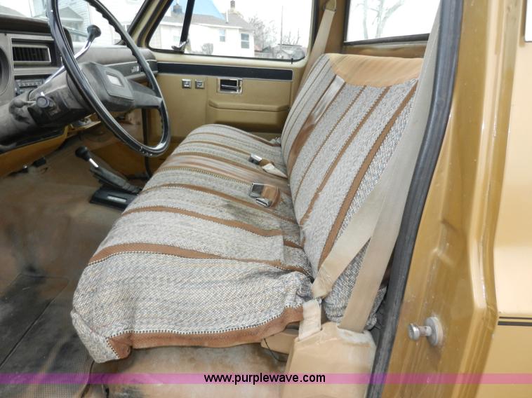 image for item X9594 1985 GMC 1500 High Sierra pickup truck