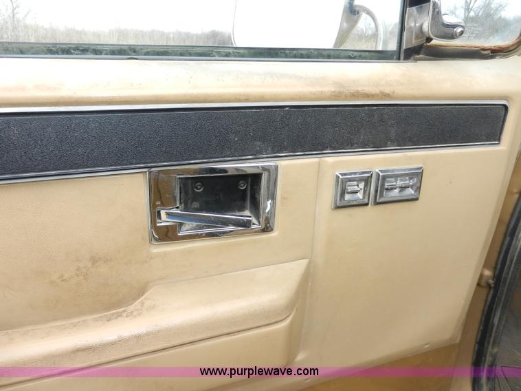 image for item X9594 1985 GMC 1500 High Sierra pickup truck