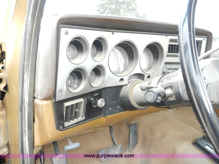 image for item X9594 1985 GMC 1500 High Sierra pickup truck