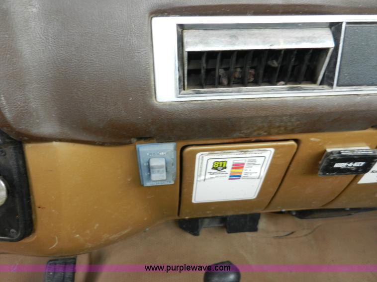 image for item X9594 1985 GMC 1500 High Sierra pickup truck