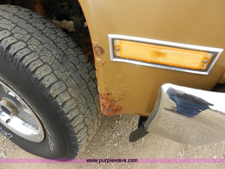 image for item X9594 1985 GMC 1500 High Sierra pickup truck