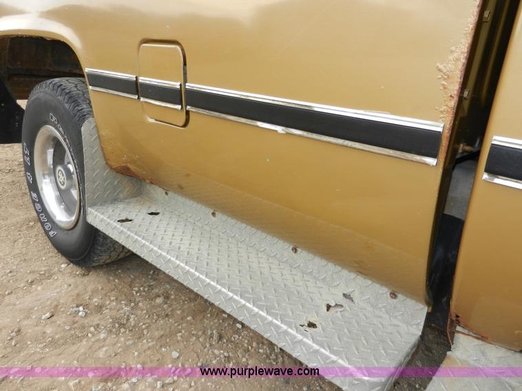 image for item X9594 1985 GMC 1500 High Sierra pickup truck