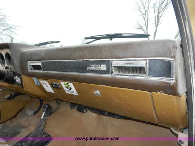 image for item X9594 1985 GMC 1500 High Sierra pickup truck