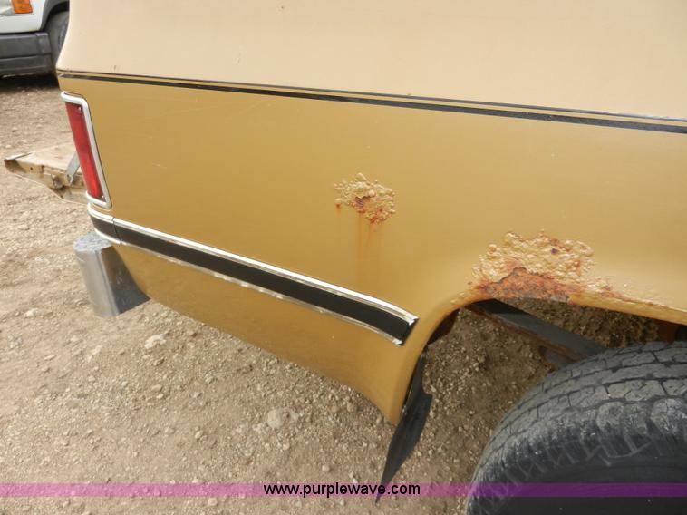 image for item X9594 1985 GMC 1500 High Sierra pickup truck