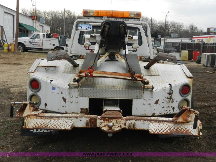 image for item X9599 1993 Ford F450 XLT Super Duty tow truck