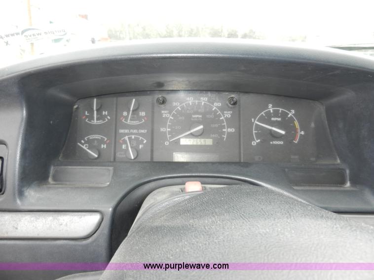 image for item X9599 1993 Ford F450 XLT Super Duty tow truck