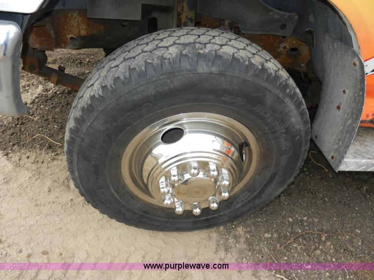 image for item X9599 1993 Ford F450 XLT Super Duty tow truck