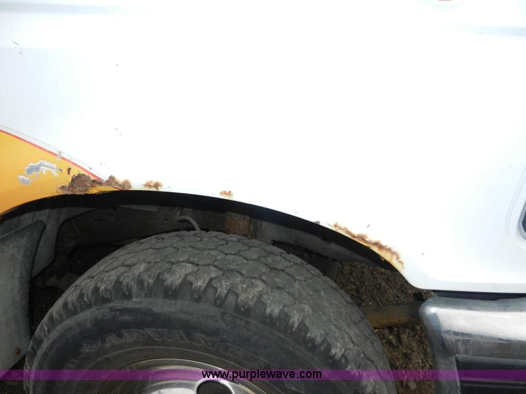 image for item X9599 1993 Ford F450 XLT Super Duty tow truck