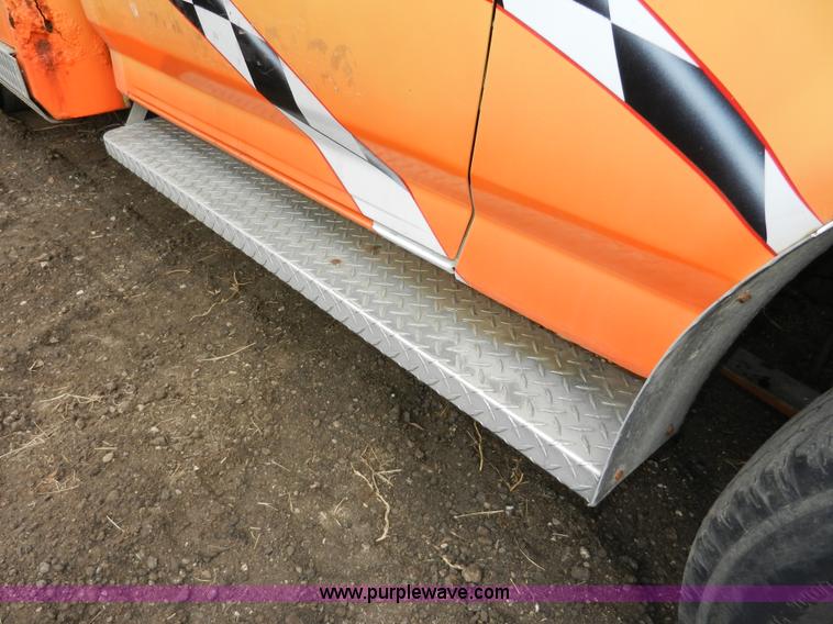 image for item X9599 1993 Ford F450 XLT Super Duty tow truck