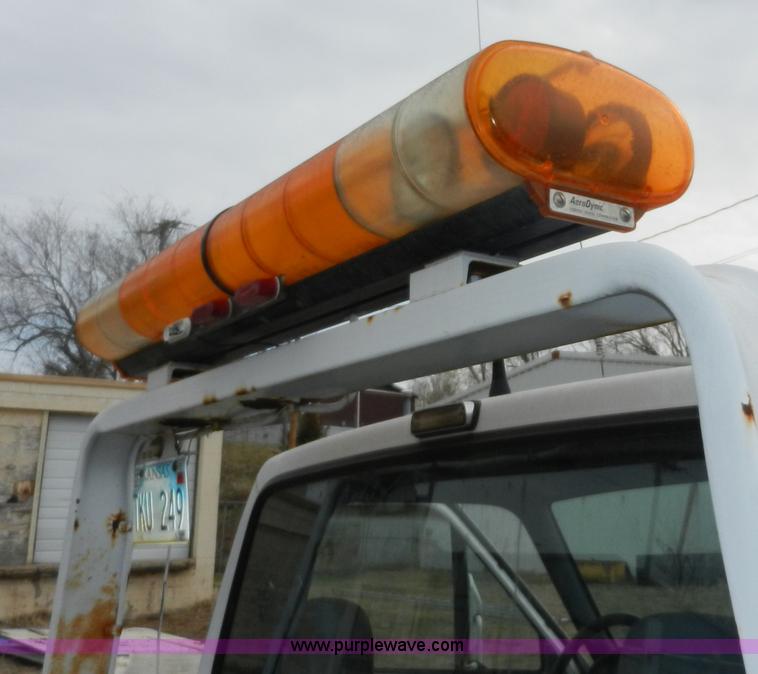 image for item X9599 1993 Ford F450 XLT Super Duty tow truck