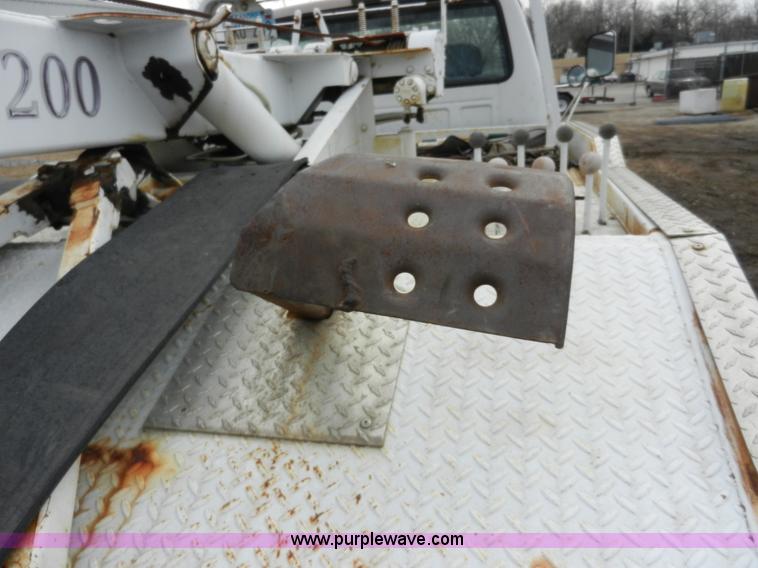 image for item X9599 1993 Ford F450 XLT Super Duty tow truck