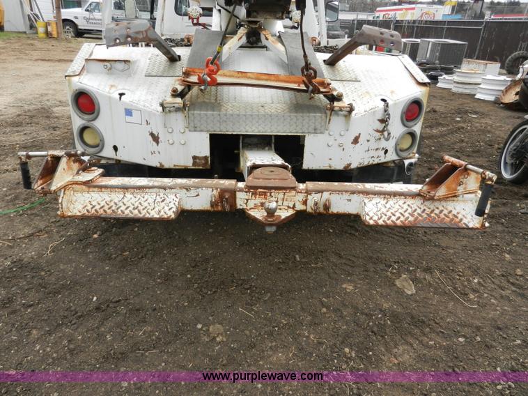 image for item X9599 1993 Ford F450 XLT Super Duty tow truck
