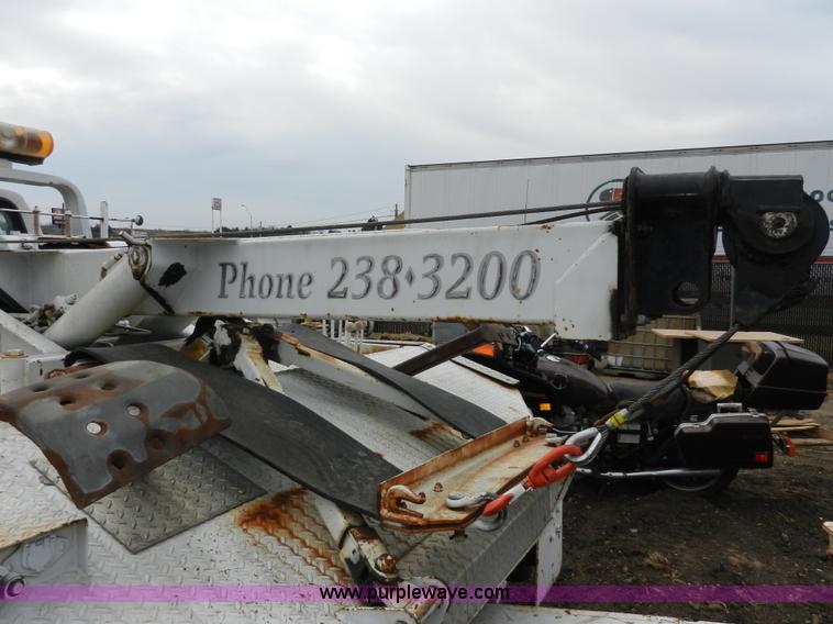 image for item X9599 1993 Ford F450 XLT Super Duty tow truck