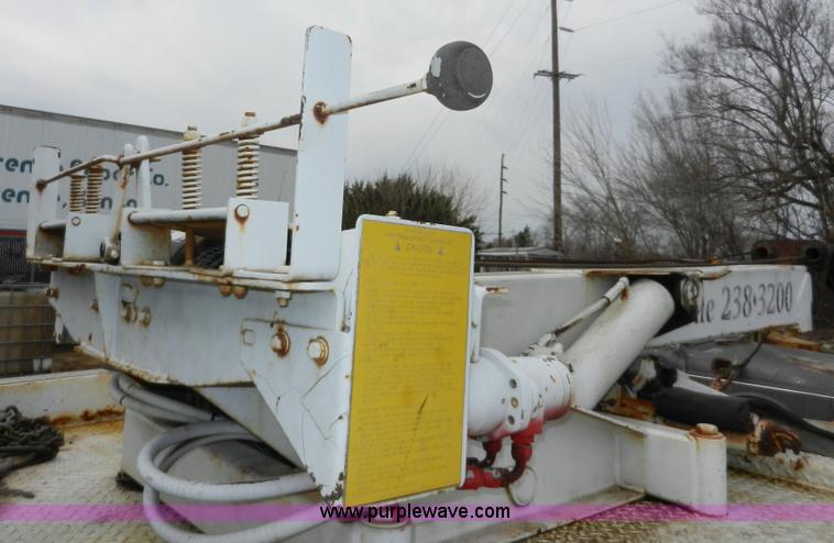 image for item X9599 1993 Ford F450 XLT Super Duty tow truck