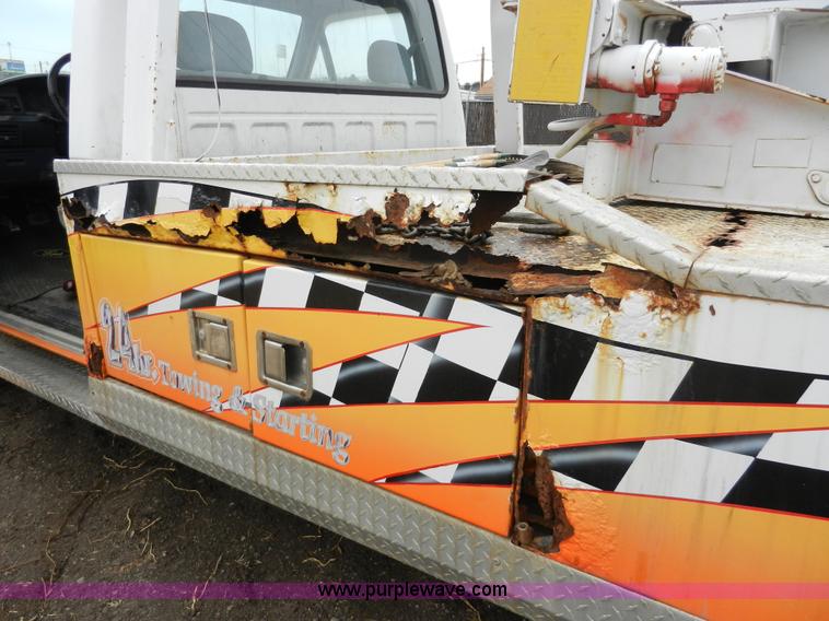 image for item X9599 1993 Ford F450 XLT Super Duty tow truck