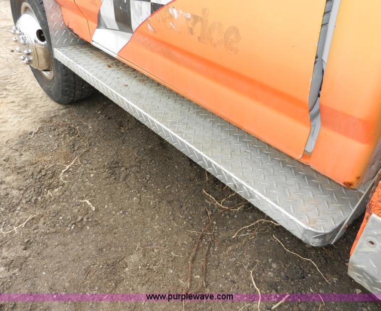 image for item X9599 1993 Ford F450 XLT Super Duty tow truck