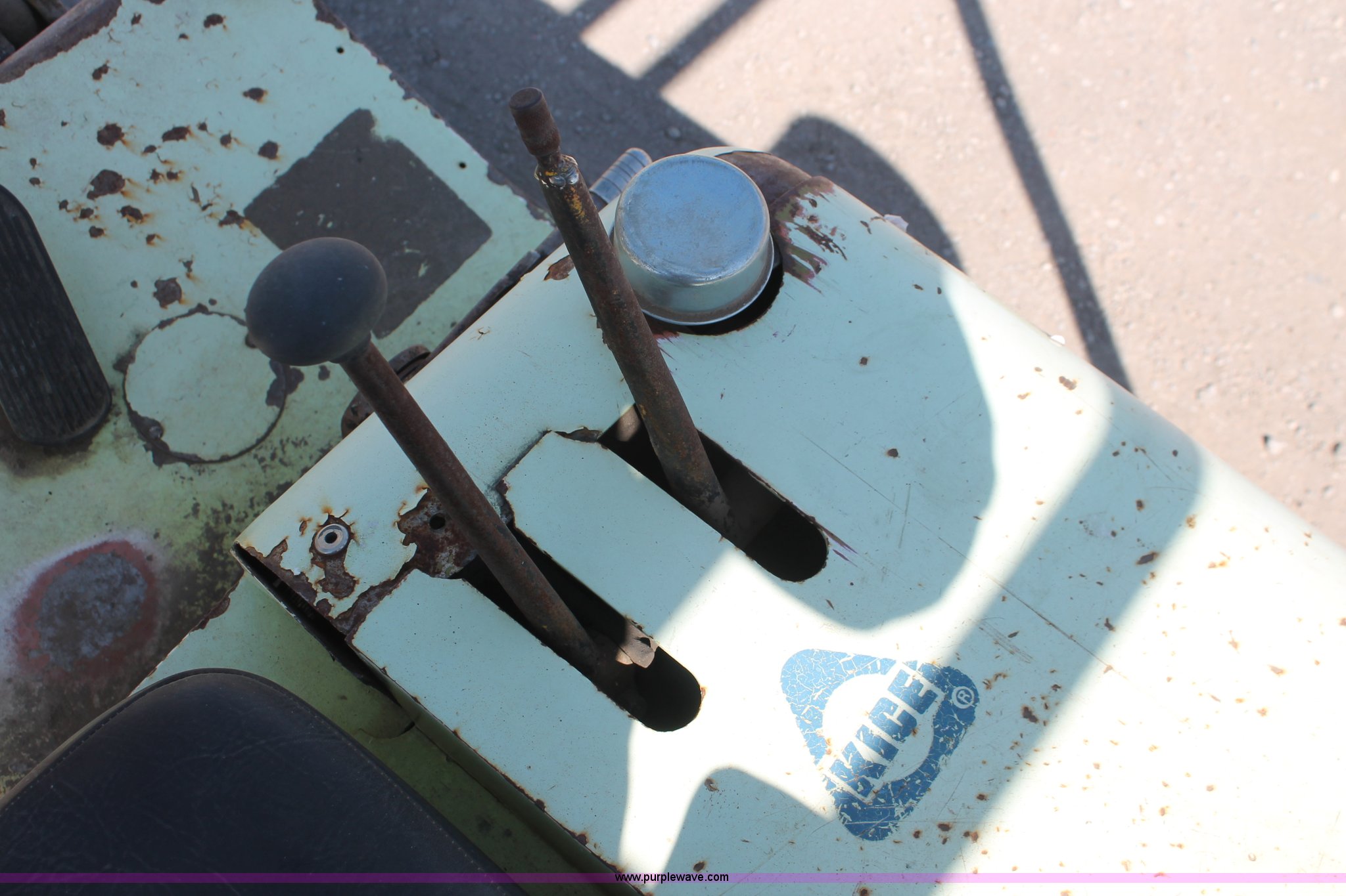 Clark forklift in Wichita, KS Item E3243 sold Purple Wave