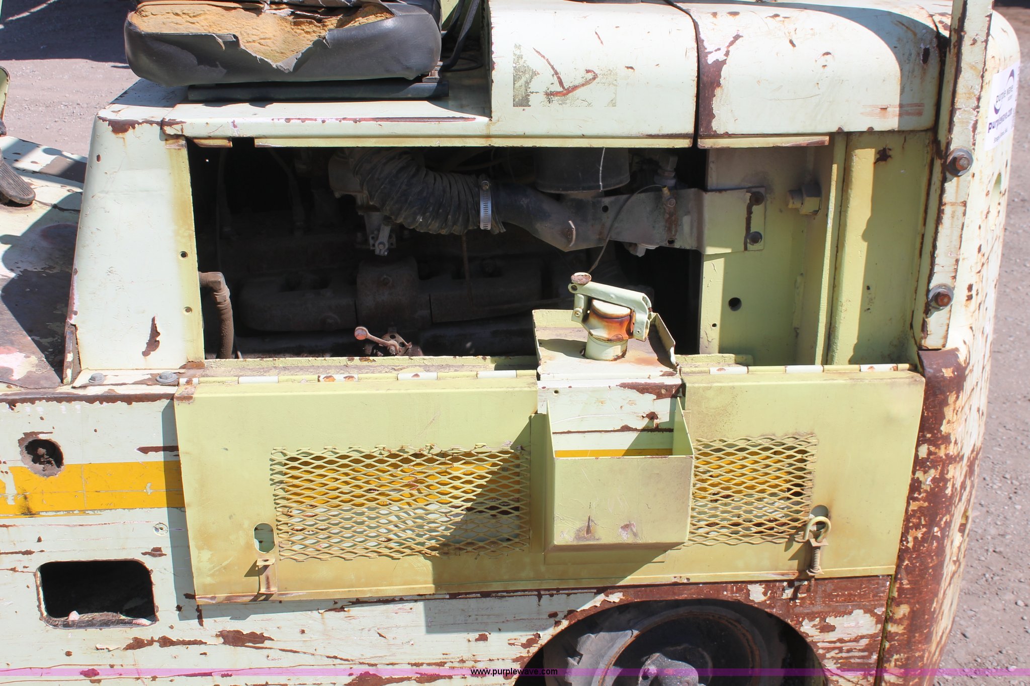 Clark forklift in Wichita, KS Item E3243 sold Purple Wave