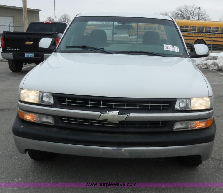 image for item A3950 2000 Chevrolet Silverado 1500 LS pickup truck