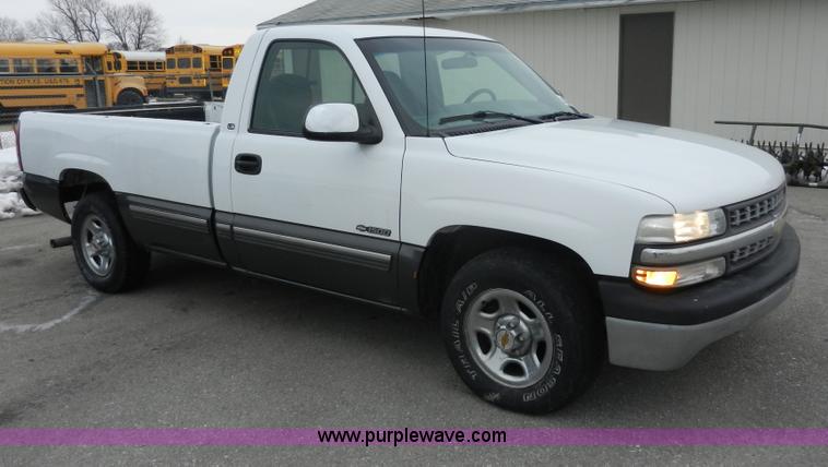 image for item A3950 2000 Chevrolet Silverado 1500 LS pickup truck