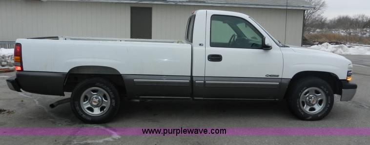 image for item A3950 2000 Chevrolet Silverado 1500 LS pickup truck