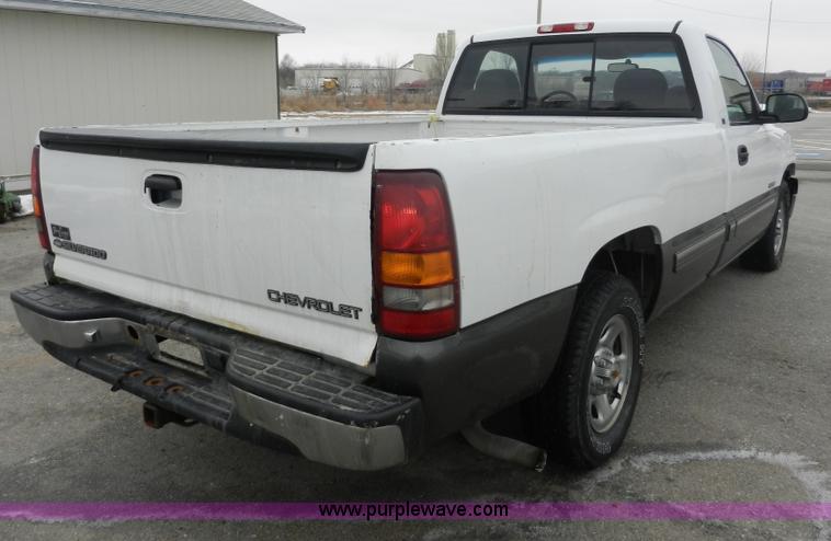 image for item A3950 2000 Chevrolet Silverado 1500 LS pickup truck