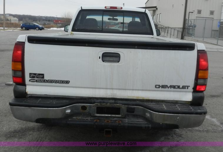 image for item A3950 2000 Chevrolet Silverado 1500 LS pickup truck
