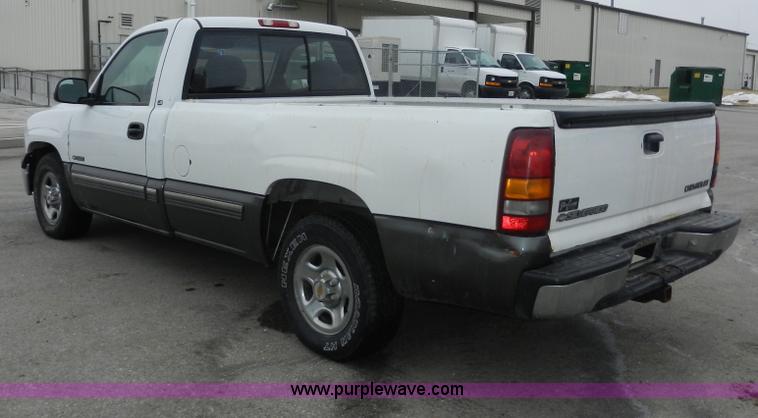 image for item A3950 2000 Chevrolet Silverado 1500 LS pickup truck