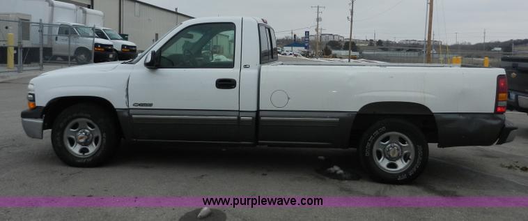 image for item A3950 2000 Chevrolet Silverado 1500 LS pickup truck